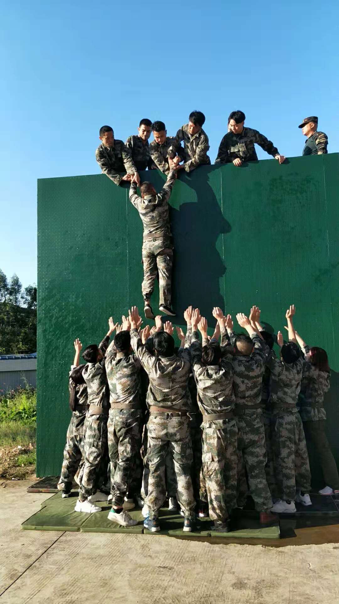 品牌产品 - 青少年军事冬夏令营 进入品牌档案 其它产品 企业户外拓展