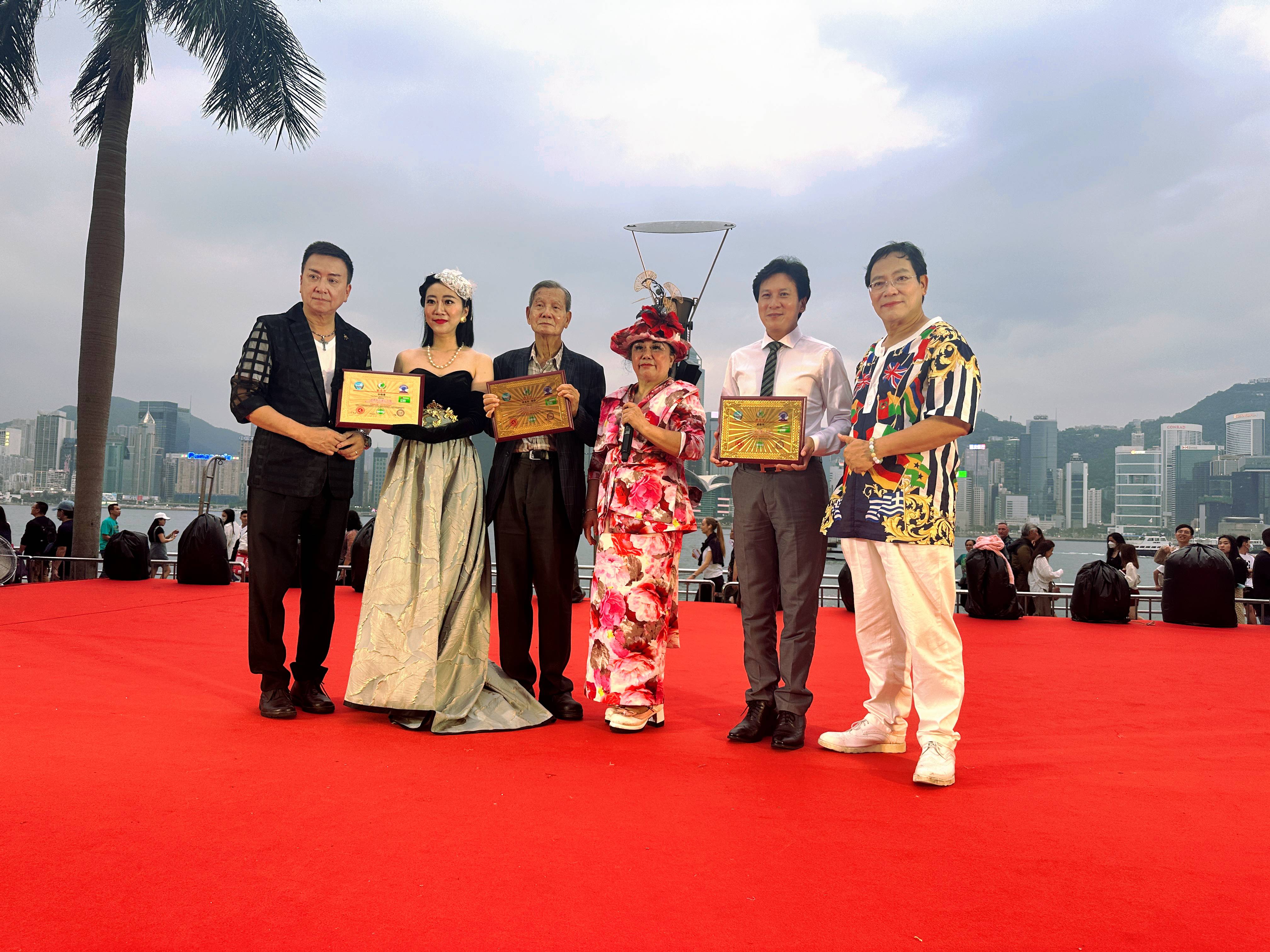 一场以“世界和平”为主旨的大型公益慈善演出在香港拉开了序幕！