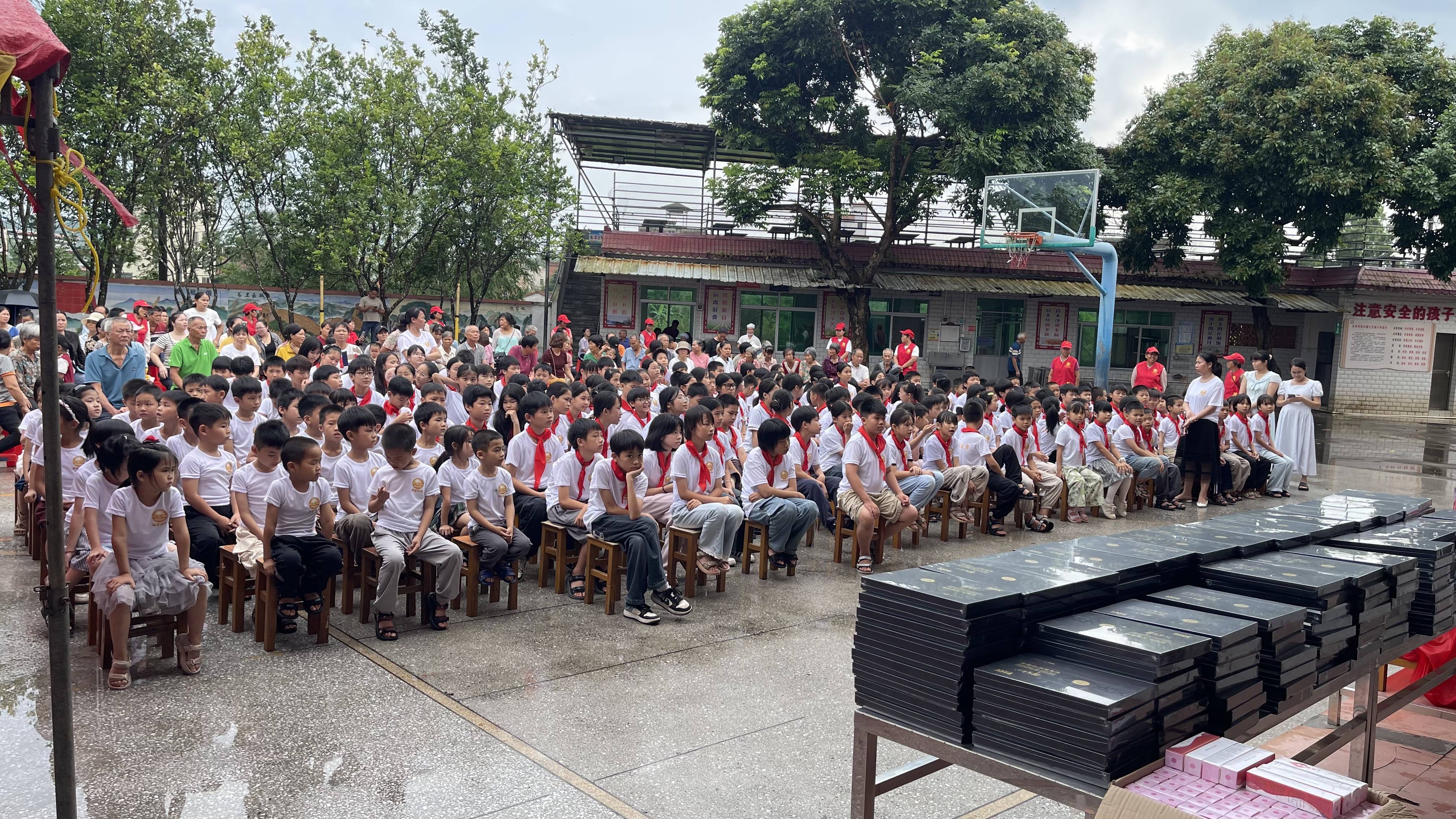 禅睿弱视儿童爱心基金第八年再次走进化州七芝坡小学 禅睿弱视儿童爱心基金第八年再次走进化州七芝坡小学
