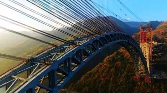  怒江四线特大桥实现主拱顺利合龙  全球最大跨度铁路通车进程加快